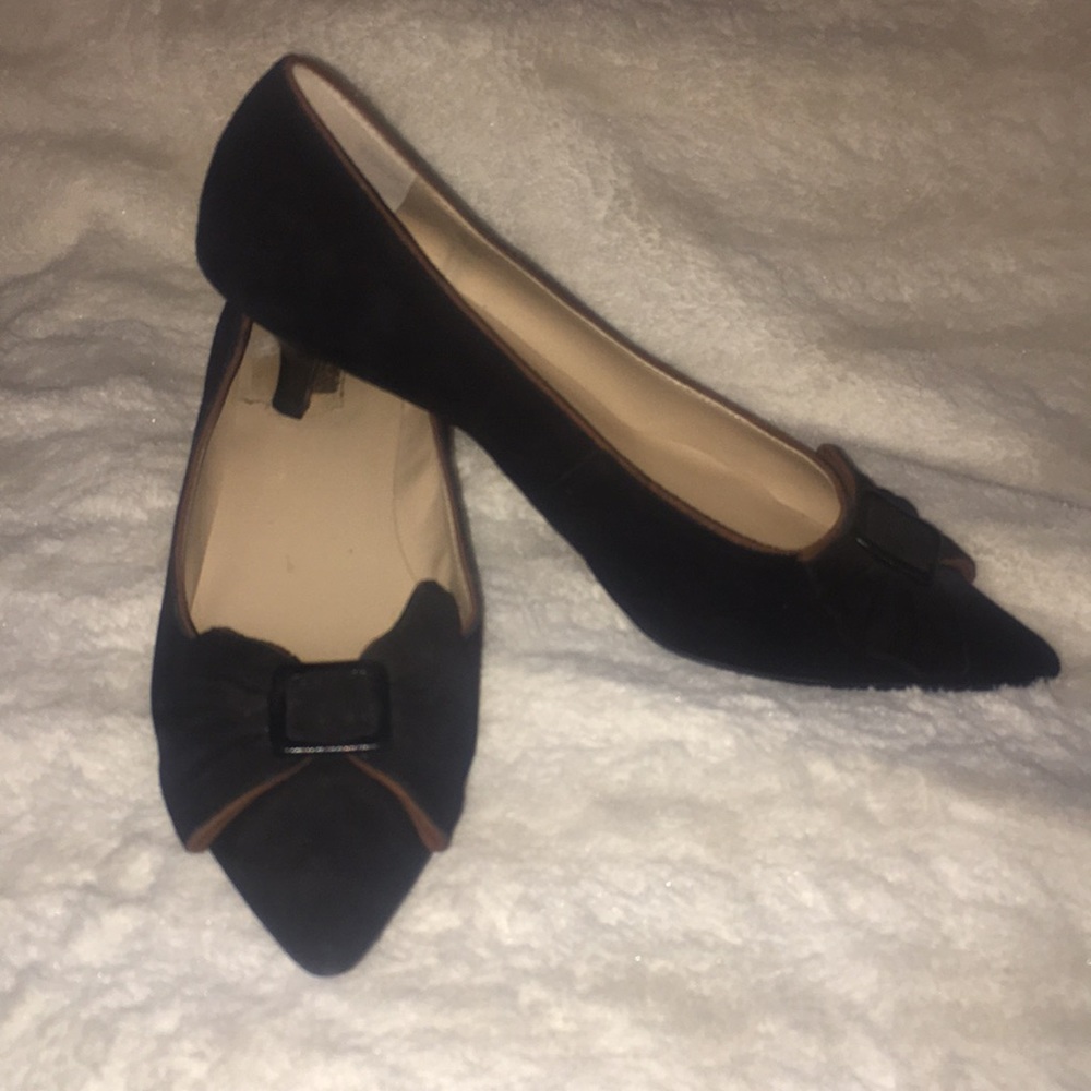 Tahari bunny heel pointed toe pump with bow detail